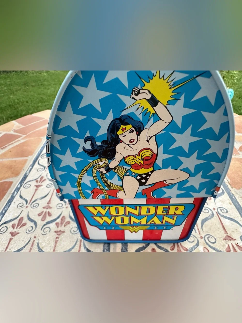 Vandor Wonder Woman lunch boxDomed metal lunchbox